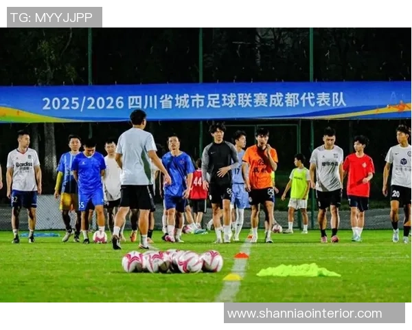 成都足球队荣登足球技术排行榜第一名引发热议与关注