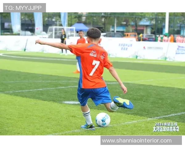 新疆籍土耳其足球明星的成长之路与国际赛场的辉煌成就 新疆籍土耳其足球明星的成长之路与国际赛场的辉煌成就