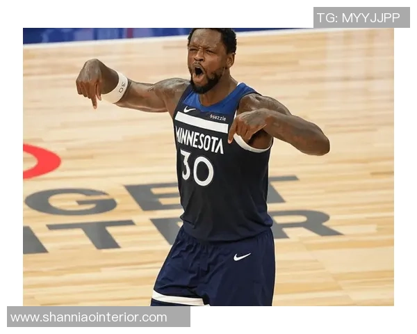 最近哪位足球明星重返赛场引发球迷热议与期待